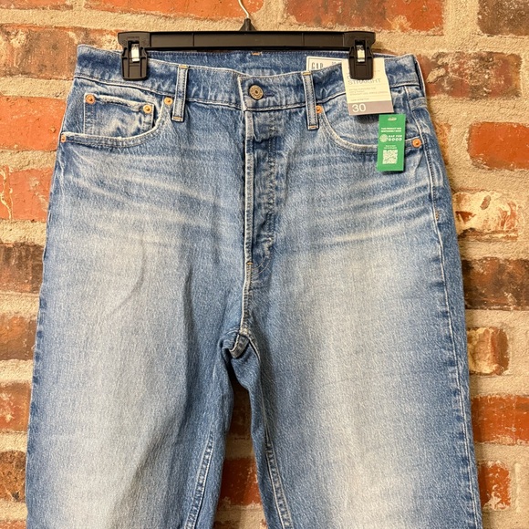 P35 - GAP Women's Cheeky Straight Leg Jeans - Picture 2 of 8